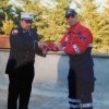 Fabio a Capodimonte (VT) nel 2002 con un Vigile del Fuoco di New York